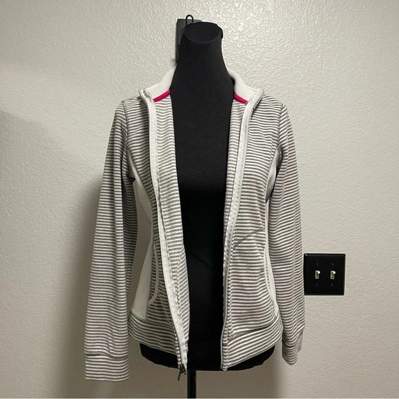 Old Navy Women’s Fleece Grey Striped Zip Up Jacket Small - Picture 7 of 8